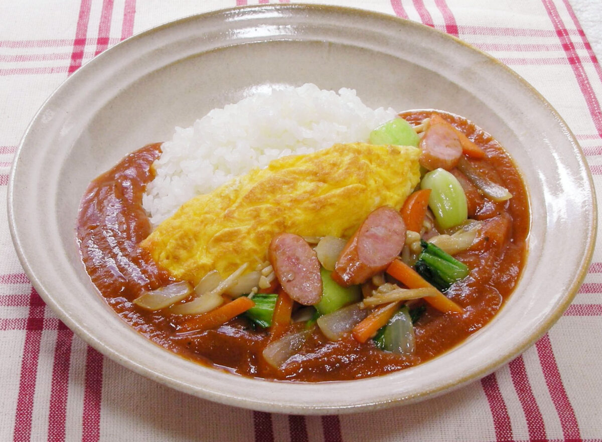 あんかけさん専用 オムのっけピリ辛あんかけご飯 | いい味、いい笑顔【コーミ株式会社】