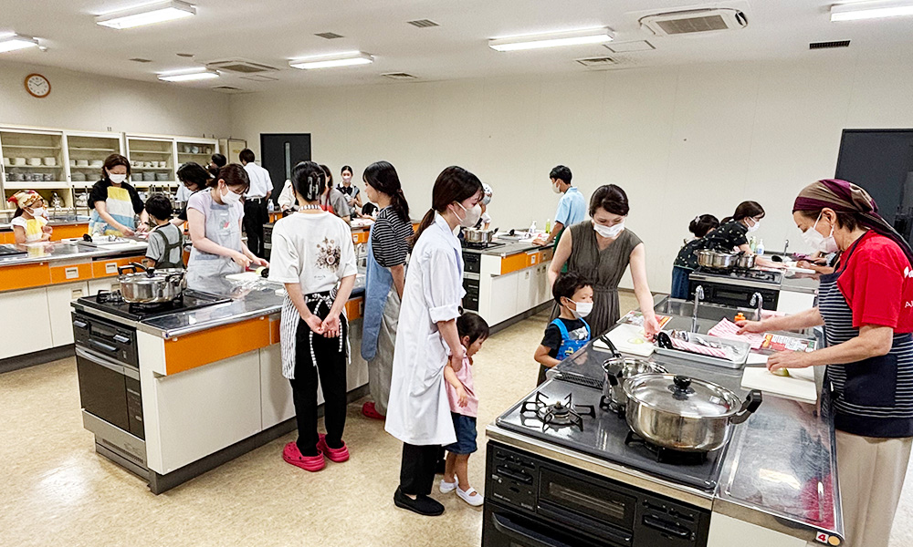 愛知サマーセミナー(2025)のトマトケチャップ作り体験の様子
