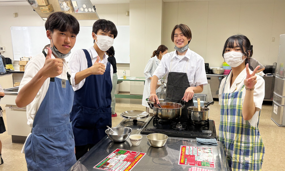 愛知サマーセミナー(2025)のトマトケチャップ作り体験の様子