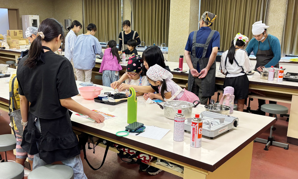名古屋市農業センターの「手作りトマトケチャップ作り体験」の様子