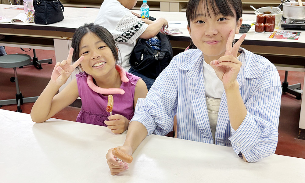 出来立てのトマトケチャップと子供
