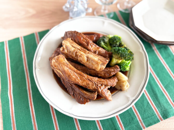 スペアリブのソース煮込み