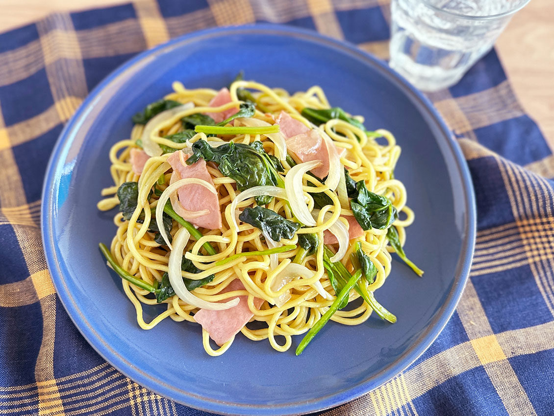 ほうれん草とベーコンのソース焼きそば