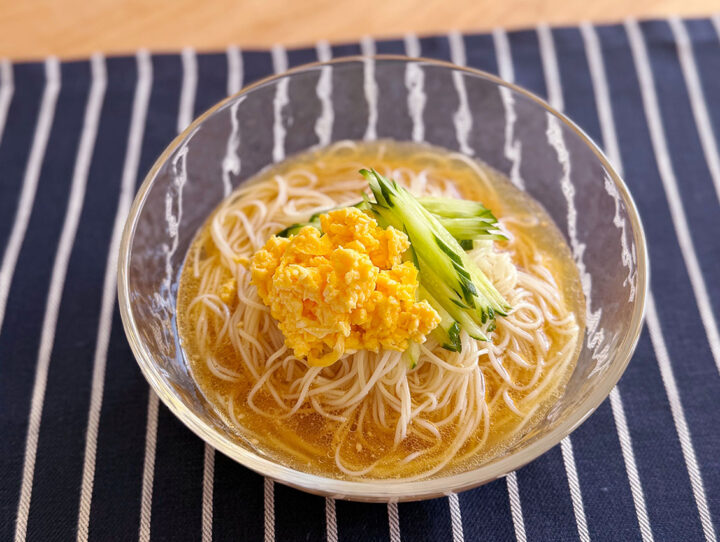 卵とキュウリのぶっかけそうめん