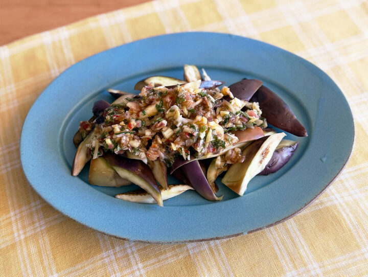 蒸しなすのピリ辛薬味だれ